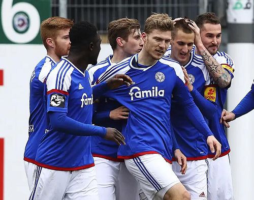 西甲焦点战前瞻：皇家社会主场迎战皇马 伤病阴影笼罩巴斯克雄狮  